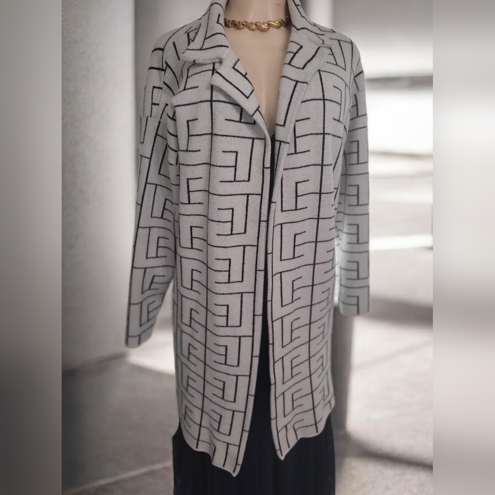 Eva & Paige Black and White Patterned Cardigan Size # L - Picture 5 of 9
